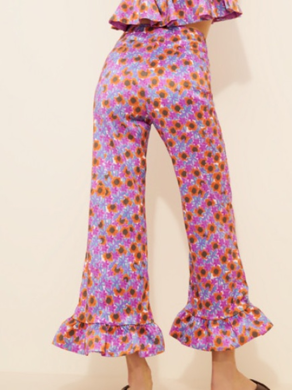 CeliaB Triha Floral High Rise Bell Crop Pants Ruffle Hem Size Medium - Picture 5 of 16